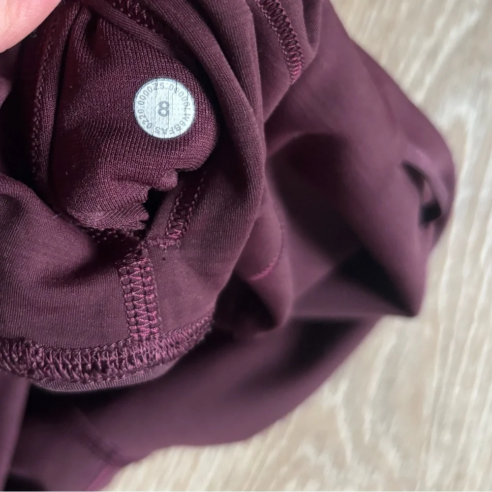 Women Capri lululemon Leggings - Picture 5 of 5